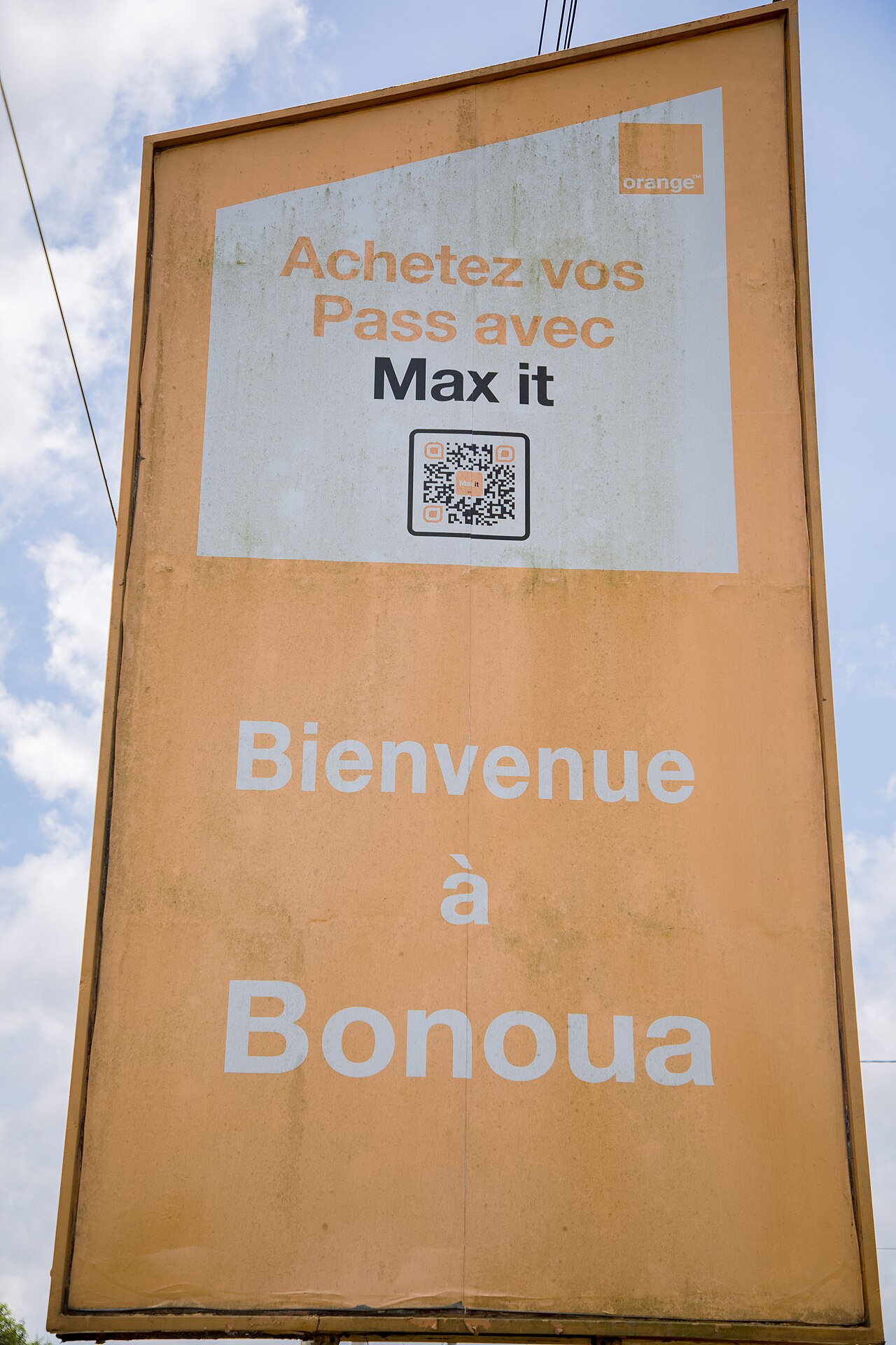 Panneau de bienvenue à l'entrée de Bonoua