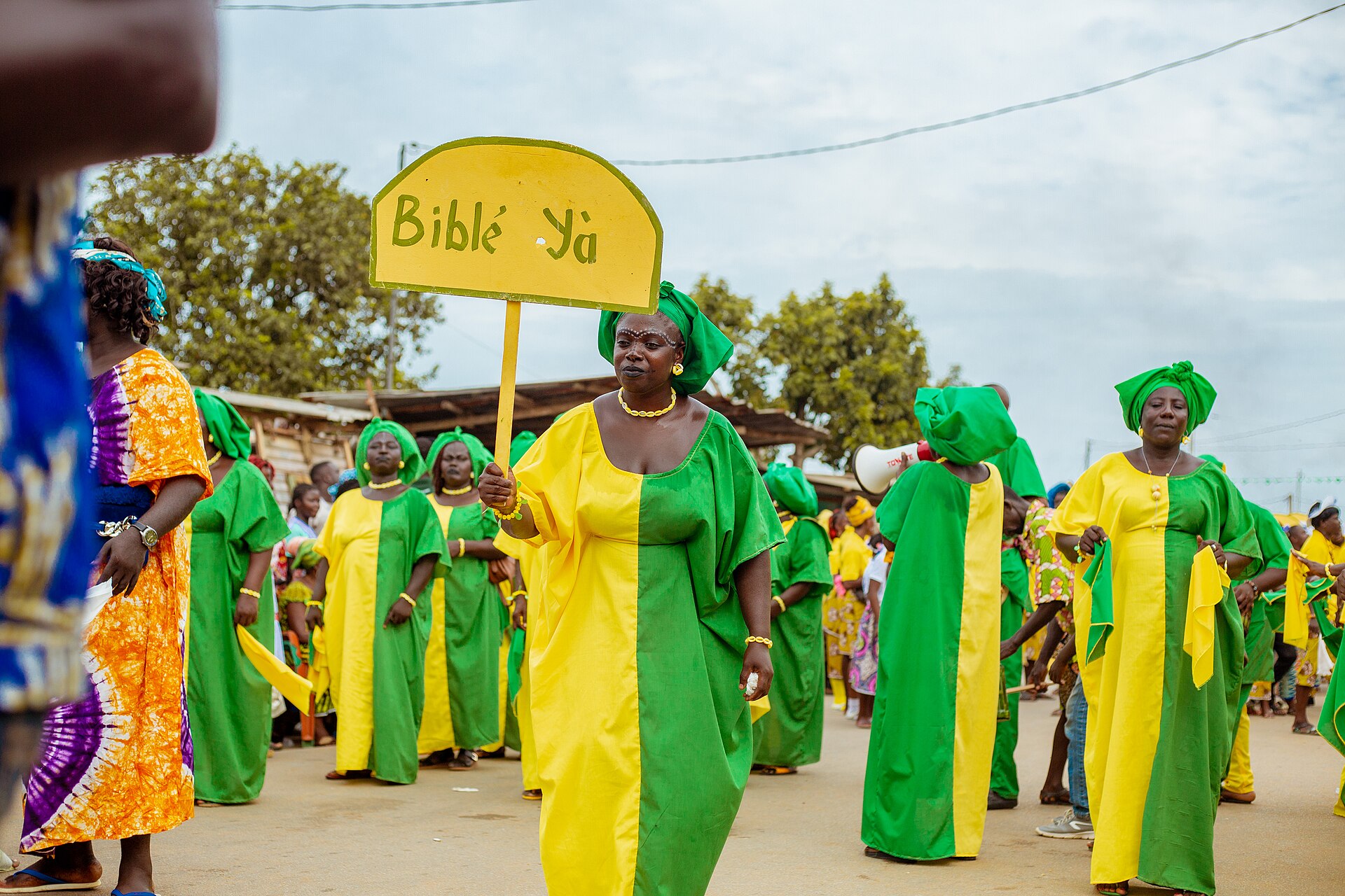 Défilé du 44e Popo Carnaval à Bonoua